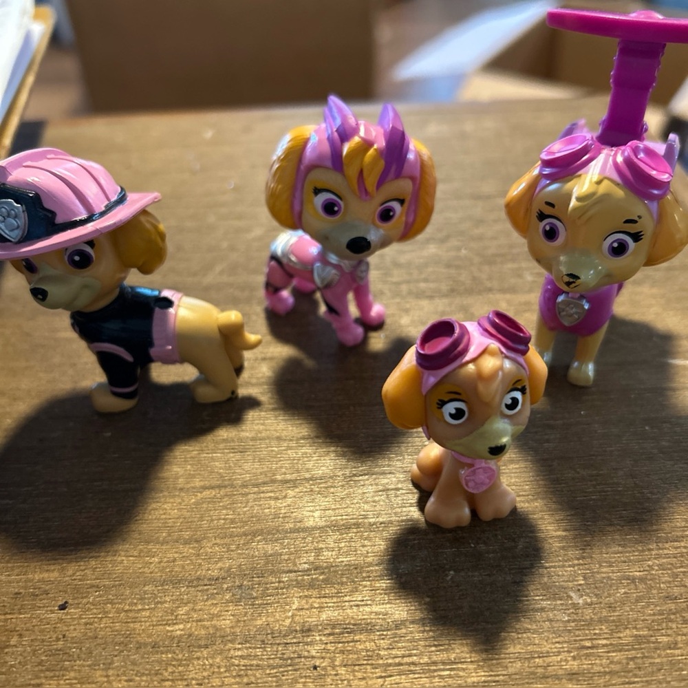 Paw Patrol Skye and Friends Action‎ Figures - Pink and Yellow
